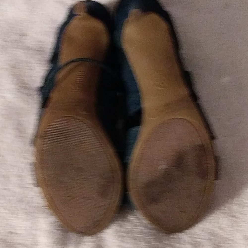 Shoes - Picture 4 of 4